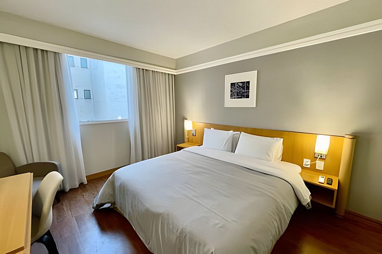 Flat particular no hotel Slav. Downtown c/vaga