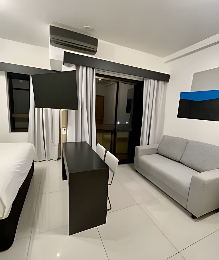 Flat no hotel Q. Paulista nos Jardins, com sacada!