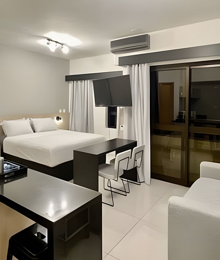 Flat no hotel Q. Paulista nos Jardins, com sacada!
