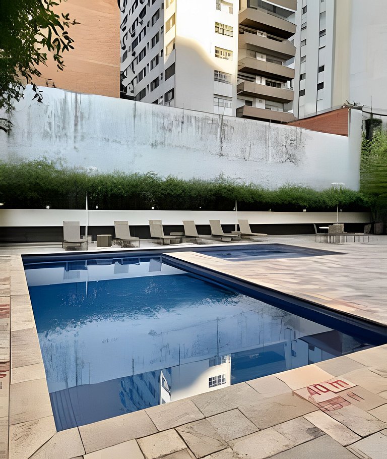 Flat no hotel Q. Paulista nos Jardins, com sacada!