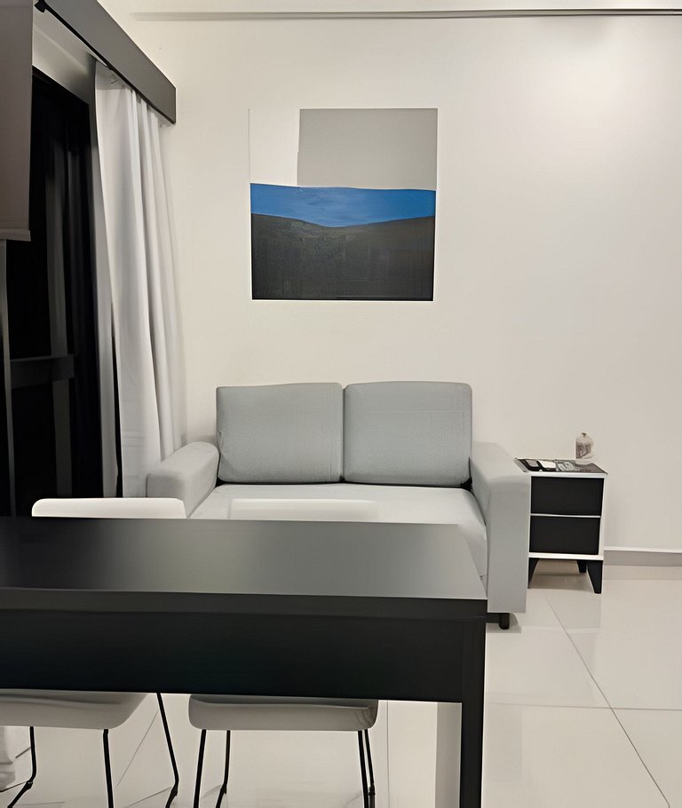 Flat no hotel Q. Paulista nos Jardins, com sacada!