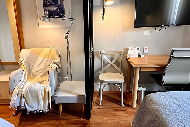Flat charmoso no hotel Slav. Downtown c/ vaga